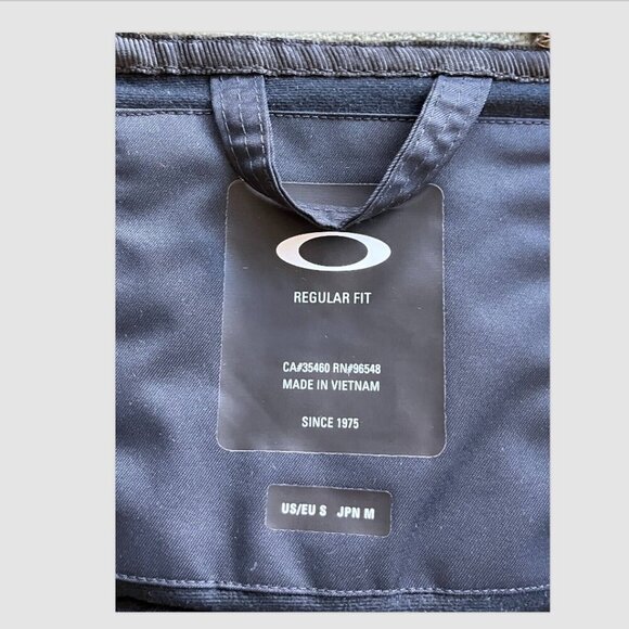 Oakley Core Divisional Recycled Insulated Jacket Size S Navy Green Ski Snowboard - Picture 2 of 10